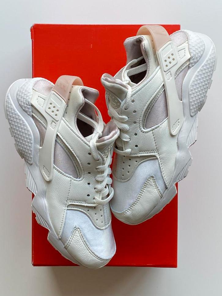 Nike Air Huarache “Sail Light Bone”, Kleding | Dames, Schoenen, Nieuw, Sneakers of Gympen, Ophalen of Verzenden