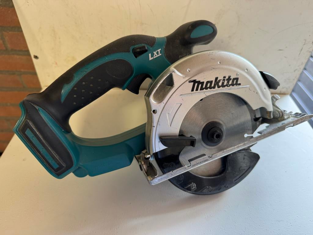Makita accu cirkelzaag DSS501, Cirkelzaag, Ophalen of Verzenden, Zo goed als nieuw, 30 tot 70 mm