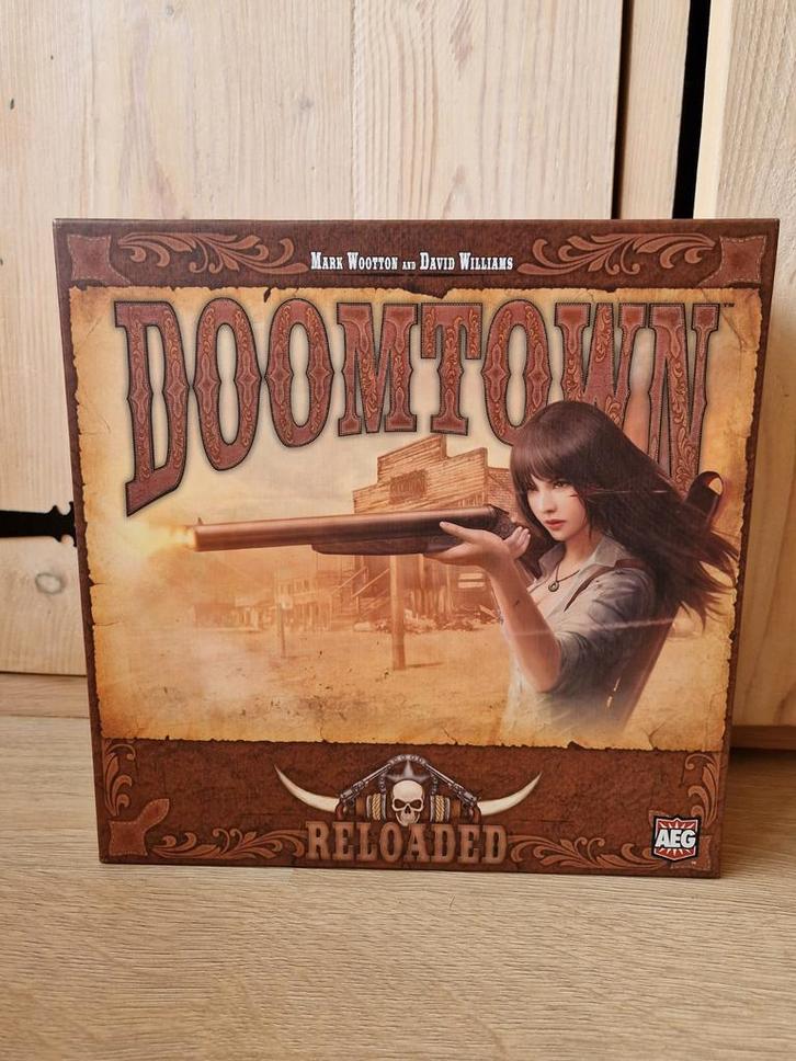 Doomtown Reloaded Kaartspel - Western Themed, Hobby en Vrije tijd, Gezelschapsspellen | Bordspellen, Zo goed als nieuw, Een of twee spelers