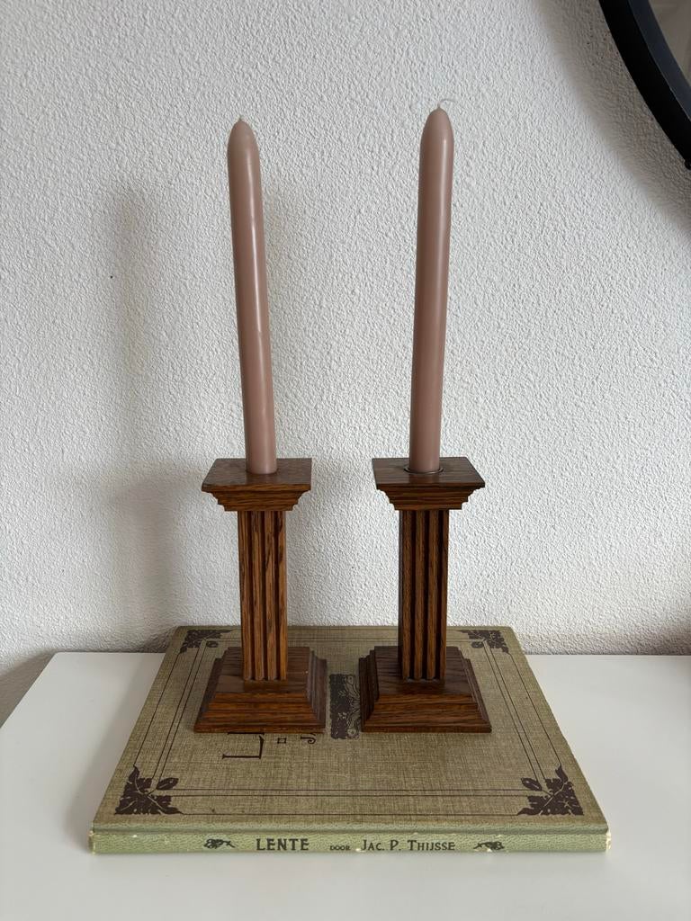 Vintage houten kandelaars Meubelfabriek Oisterwijk, Antiek en Kunst, Antiek | Kandelaars, Overige materialen, Ophalen of Verzenden