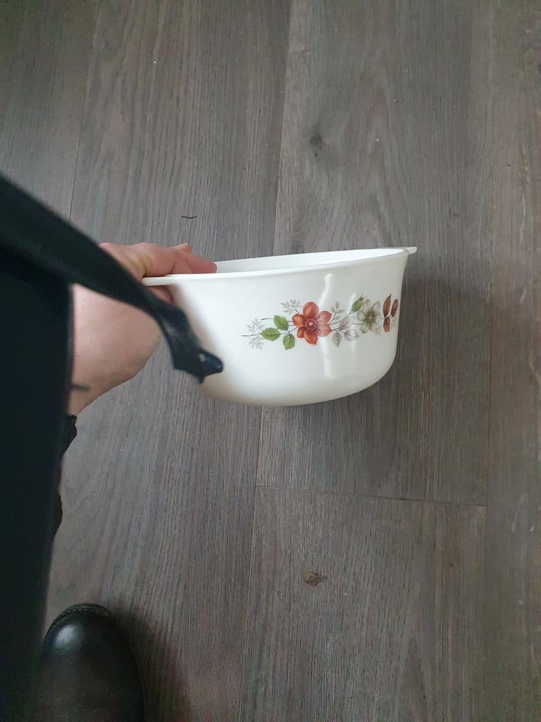 Vintage Corelle schaal met bloemmotief, Gebruikt, Porselein of Keramiek, Schaal, Rond