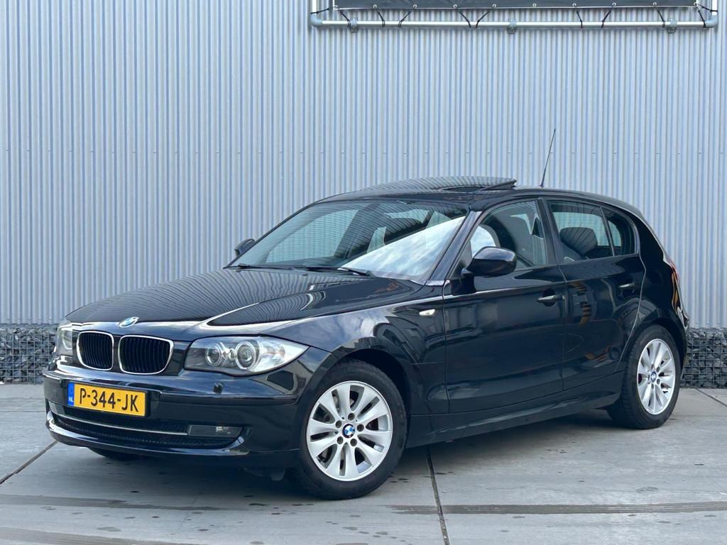 BMW 1-serie 118i Automaat, Dakraam, Clima, Cruise, Navi, Ond, Auto's, Euro 5, Zwart, Zwart, Parkeersensor