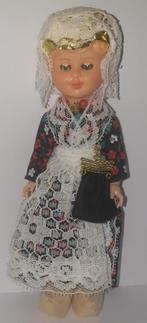 Vintage Hollandse vrouw pop met tasje en klompen, Verzamelen, Poppen, Gebruikt, Ophalen of Verzenden, Pop