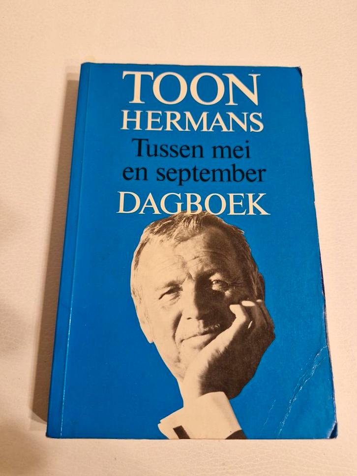 Toon Hermans - Tussen Mei en September (Dagboek), Boeken, Biografieën, Gelezen, Kunst en Cultuur, Ophalen of Verzenden