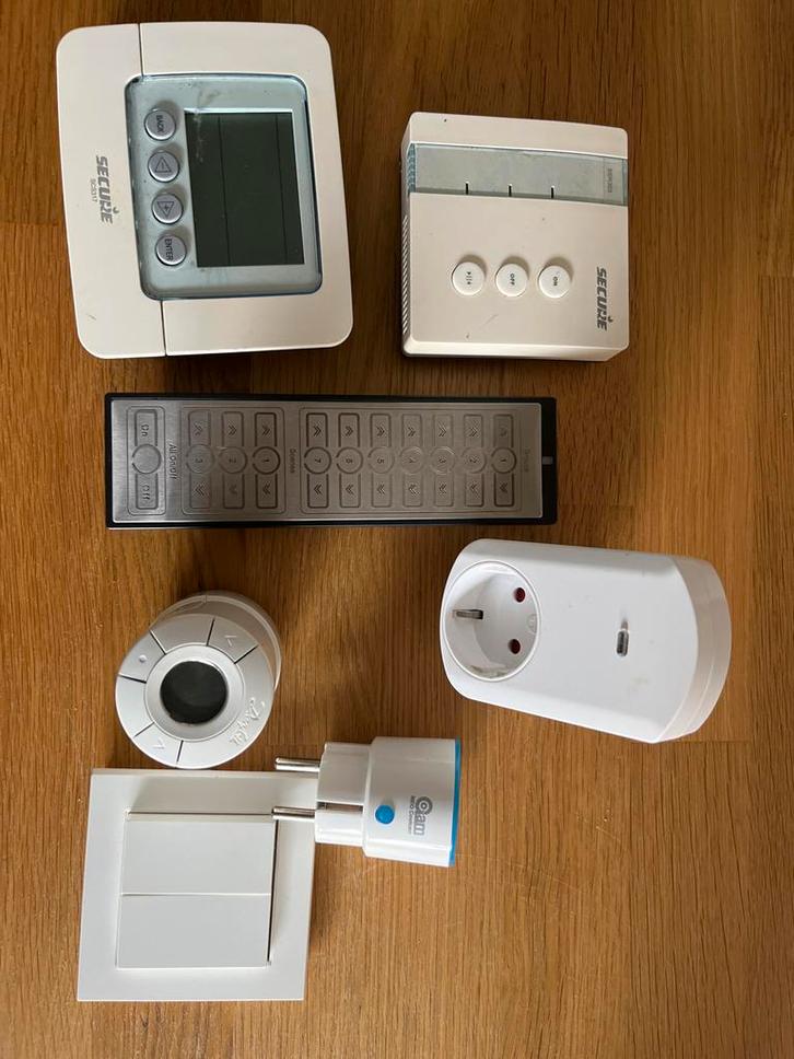 Diverse Zwave Domotica Apparatuur, Computers en Software, Powerlines, Gebruikt, Ophalen of Verzenden