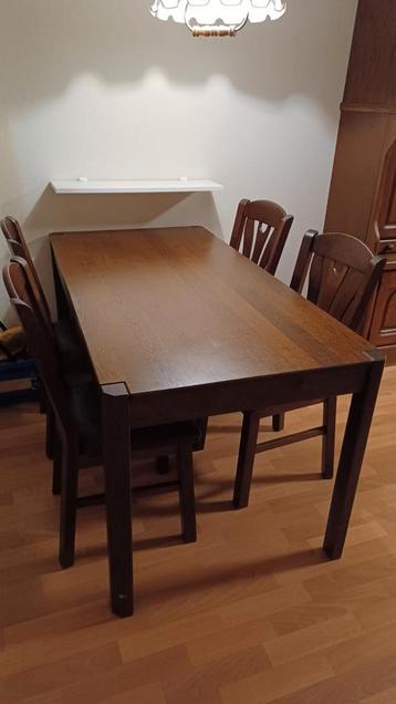 Eettafel inclusief 4 stoelen t.e.a.b. beschikbaar voor biedingen