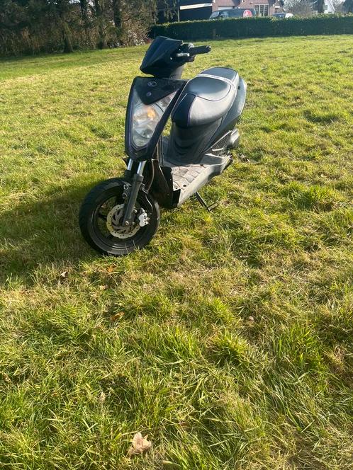 Kymco agility rs, Fietsen en Brommers, Scooters | Peugeot, Gebruikt, Overige modellen, Maximaal 45 km/u, Benzine, Ophalen
