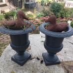 2x Vaas Gietijzer met decoratie, Ophalen, Gebruikt