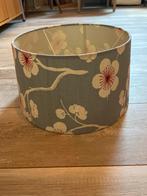 Mooie lampenkap met bloemmotief, Huis en Inrichting, Lampen | Lampenkappen, Wit, Rond, Ophalen of Verzenden, Zo goed als nieuw