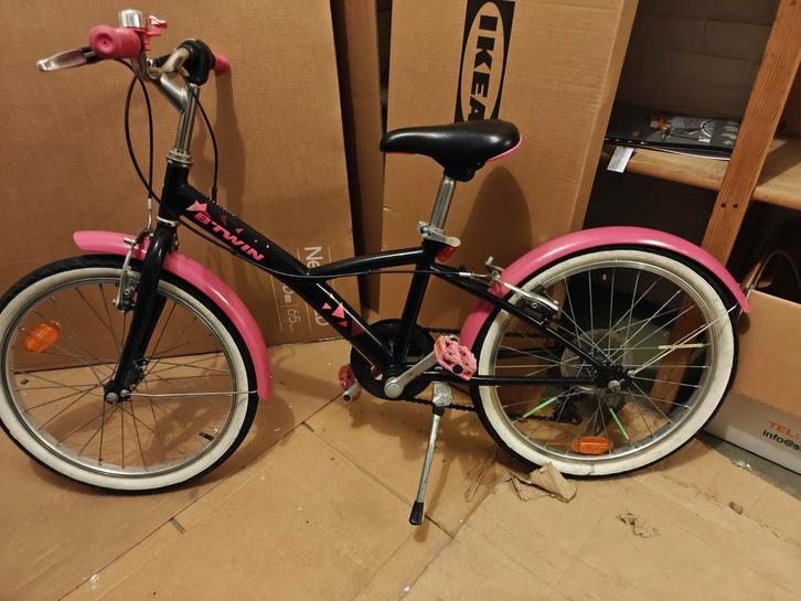 B-Twin 20 inch Meisjesfiets - Roze, Fietsen en Brommers, Fietsen | Meisjes, Gebruikt, 20 inch, Handrem, Ophalen
