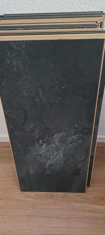 Karwei kliklaminaat tegel, robuust basalt grijs van Le Noir  beschikbaar voor biedingen