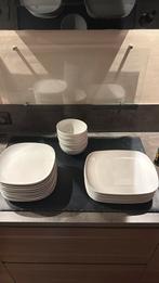Wit servies (20 borden en 8 soepkommen), Huis en Inrichting, Keuken | Servies, Ophalen, Zo goed als nieuw, Bord(en), Overige stijlen