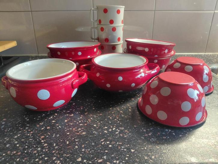 LOT POLKADOT  Rood/wit, Huis en Inrichting, Keuken | Servies, Zo goed als nieuw, Kom(men), Overige stijlen, Aardewerk, Ophalen of Verzenden