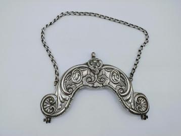 Zilveren tasbeugel met ketting, H.Hubert, Groningen, 1790 beschikbaar voor biedingen