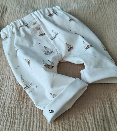 Super lief broekje rekbaar maat 50, Kinderen en Baby's, Babykleding | Maat 50, Zo goed als nieuw, Meisje, Broekje, Ophalen of Verzenden