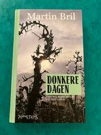 Martin Bril - Donkere dagen hardcover in prima staat, Boeken, Literatuur, Ophalen of Verzenden, Zo goed als nieuw, Martin Bril