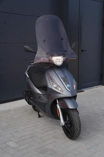 Piaggio New Fly 45km scooter 2015 (DFB-34-S) beschikbaar voor biedingen