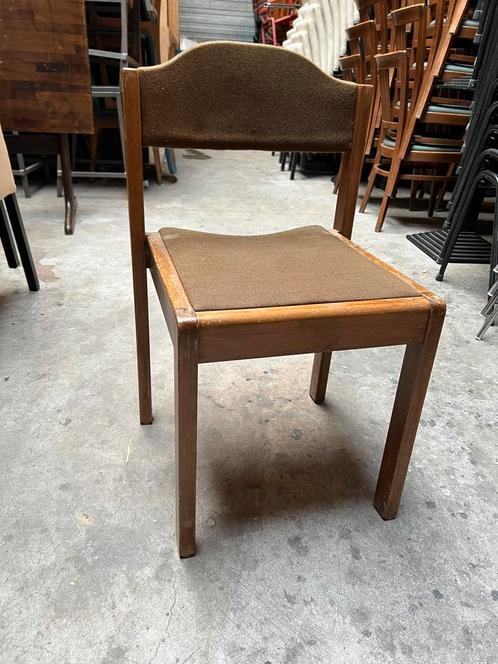 Partij 30x jaren 60 stapelstoelen - Retro Vintage, Huis en Inrichting, Stoelen, Gebruikt, Vijf, Zes of meer stoelen, Hout, Bruin