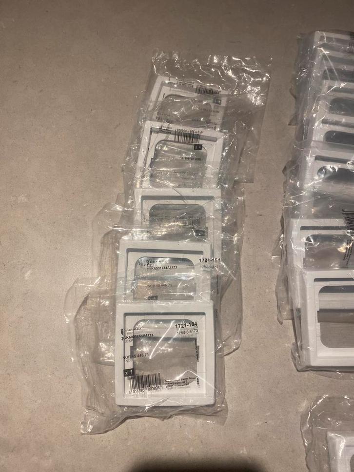 Busch jaeger future lineair studio wit raampjes, Doe-het-zelf en Verbouw, Elektra en Kabels, Nieuw, Overige typen, Ophalen of Verzenden