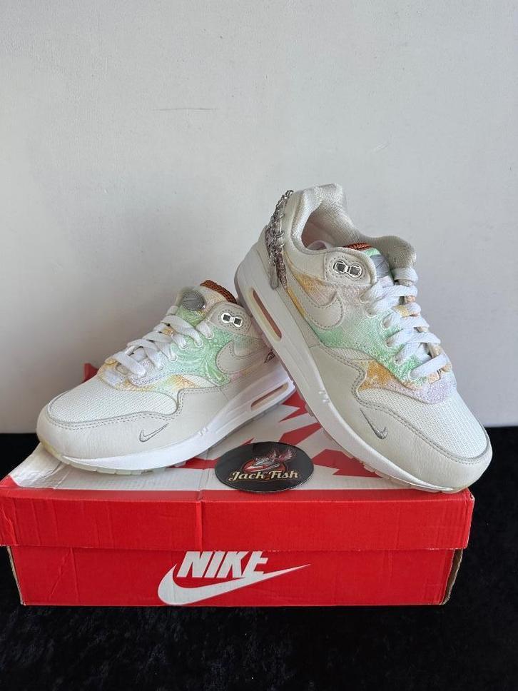 Nike air Max 1 Metal Charms - size 36,5, Kleding | Heren, Schoenen, Nieuw, Sneakers of Gympen, Overige kleuren, Ophalen of Verzenden