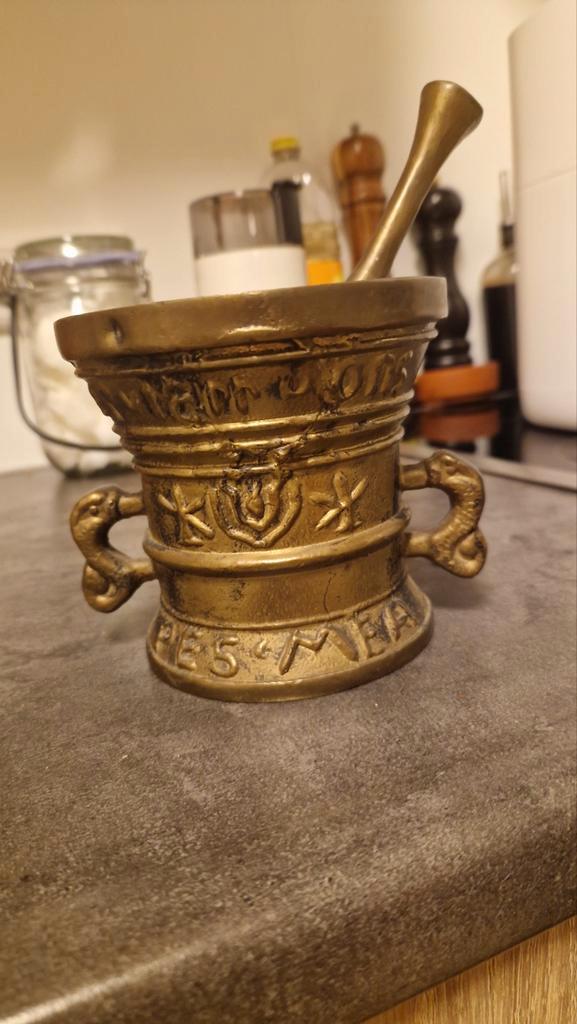 Oude bronzen vijzel met stamper, Antiek en Kunst, Antiek | Koper en Brons, Ophalen of Verzenden