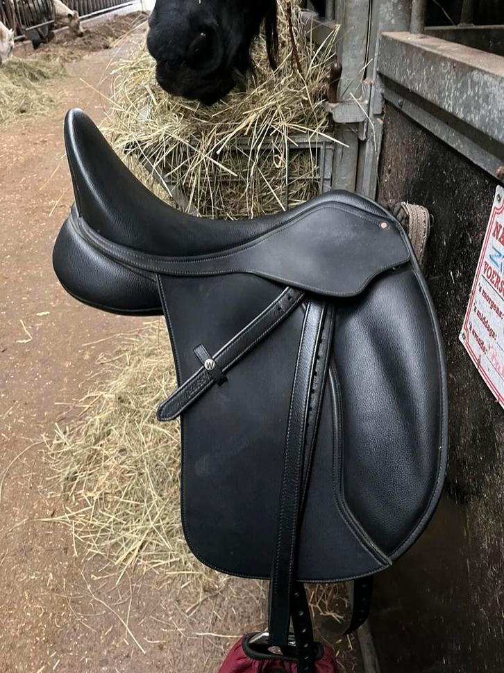 Wintec 500 dressuur, 17 inch, zwart, Dieren en Toebehoren, Paarden en Pony's | Hoofdstellen en Tuigage, Zo goed als nieuw, Dressuur