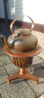 Antiek koperen  water ketel op mahonie houten stoof, Antiek en Kunst, Ophalen of Verzenden, Koper