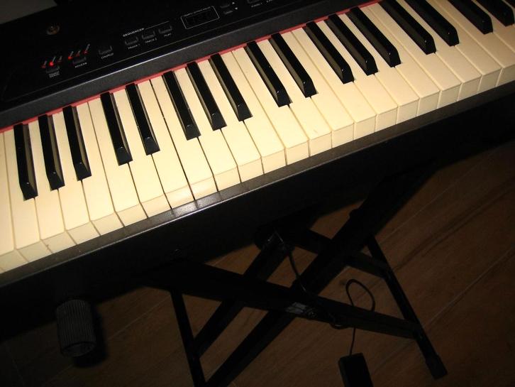 digitale piano, Muziek en Instrumenten, Piano's, Gebruikt, Piano, Zwart, Digitaal, Ophalen