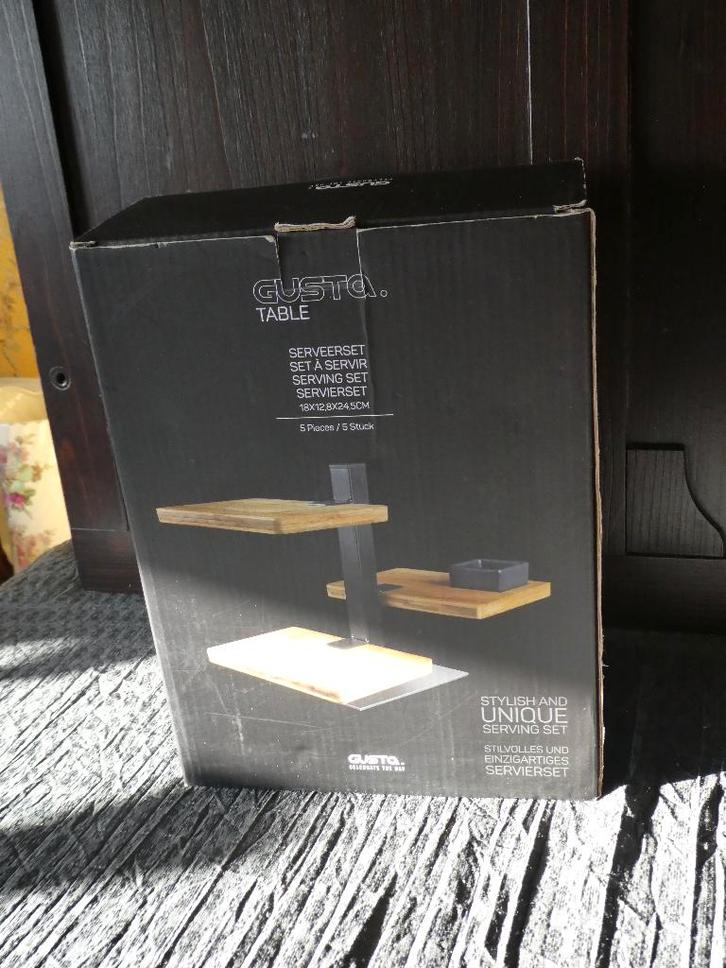 Gusta table serveerset nieuw met drie plankjes en bakje, Huis en Inrichting, Woonaccessoires | Etagères, Nieuw, Ophalen of Verzenden