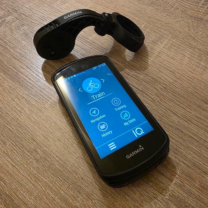 Vaste prijs.. Garmin Edge 1030 Plus, Fietsen en Brommers, Fietsaccessoires | Fietscomputers, Zo goed als nieuw, Cadanssensor, Draadloos