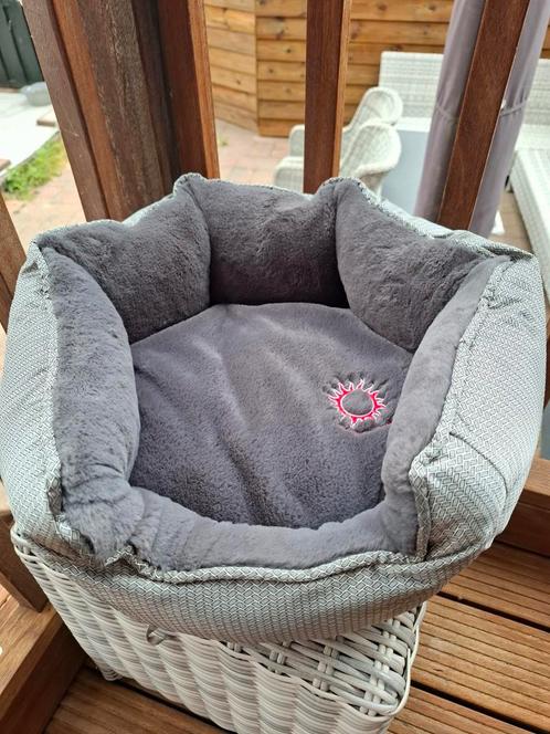Lekkere mand voor in de winter of zomer, Dieren en Toebehoren, Hondenmanden, Zo goed als nieuw, Pluche, Ophalen of Verzenden