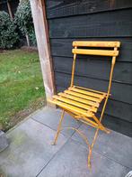 Brocante Okergele Bistro Stoel, Huis en Inrichting, Stoelen, Ophalen, Gebruikt, Overige kleuren, Eén