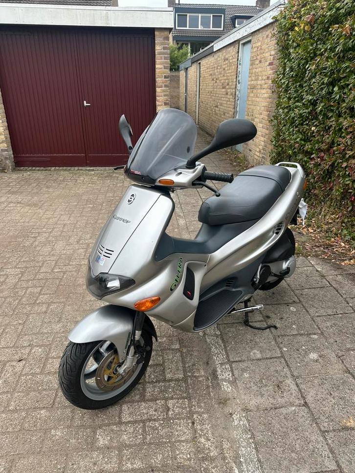 Gilera runner 50cc DD Zilvergrijs, Fietsen en Brommers, Scooters | Piaggio, Zo goed als nieuw, Overige modellen, Maximaal 45 km/u