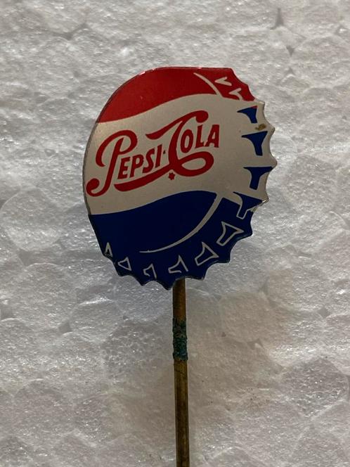 Vintage speldje - Pepsi Cola .( vorm flesdop), Verzamelen, Speldjes, Pins en Buttons, Zo goed als nieuw, Merk, Ophalen of Verzenden