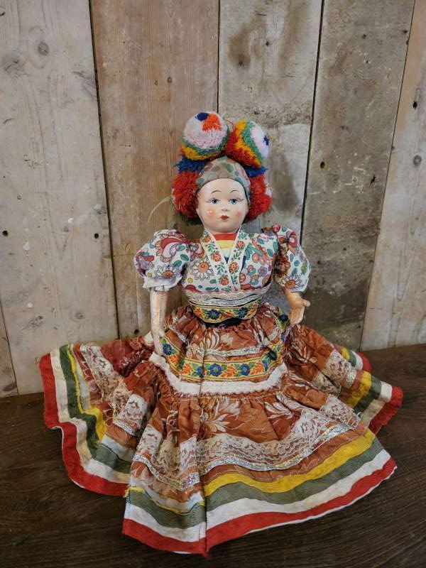 oude klederdracht pop ``WOONWINKEL RUSTIEK``, Antiek en Kunst, Ophalen of Verzenden