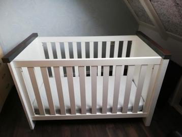Ledikant inclusief matras  beschikbaar voor biedingen