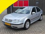 Volkswagen Bora 1.6 77KW Grijs ARICO / CRUISE / NIEUWE APK !, Stof, 4 cilinders, 14 km/l, Handgeschakeld