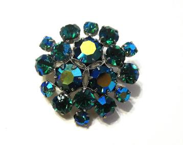 Vintage Tsjechische broche met aurora borealis kristallen.  beschikbaar voor biedingen