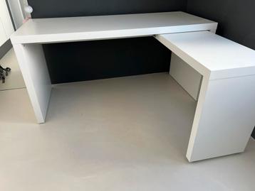 Ikea Malm bureau met uittrekbaar blad, in zeer goede staat beschikbaar voor biedingen