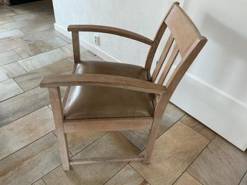 Stoer sober  wonen fauteuil grote stoel massief hout antiek beschikbaar voor biedingen