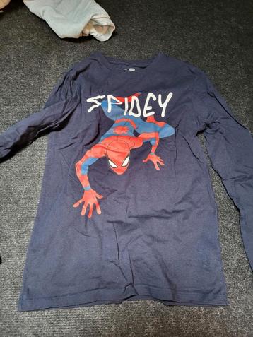 donker blauw spiderman shirt met lange mouw c & a maat 134 beschikbaar voor biedingen