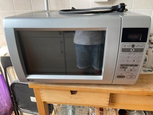 LG Magnetron - Gebruikt, Goede Staat, Witgoed en Apparatuur, Magnetrons, Gebruikt, Vrijstaand, Magnetron, 45 tot 60 cm, Grill