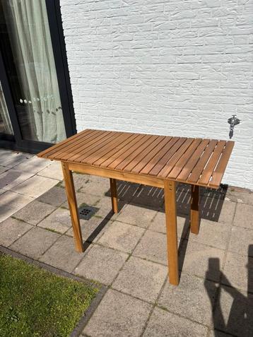 Houten tuintafel  beschikbaar voor biedingen