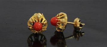 Bloedkoraal fraai set 14k gouden dames oorbellen stekers  beschikbaar voor biedingen