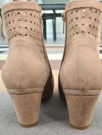 Dames pumps, Ophalen of Verzenden, Zo goed als nieuw, Beige