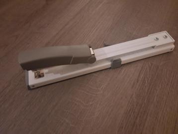 Nietmachine extra lang beschikbaar voor biedingen