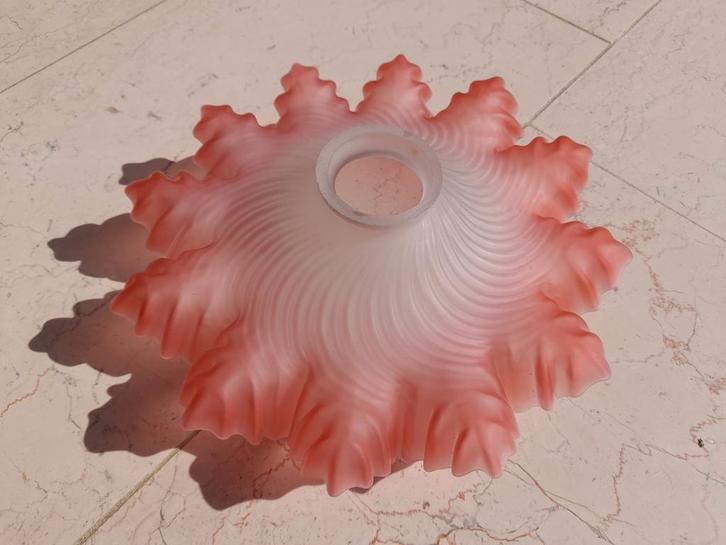 Vintage Frans lampenkap roze glas, Huis en Inrichting, Lampen | Lampenkappen, Zo goed als nieuw, Minder dan 25 cm, Rond, Overige kleuren