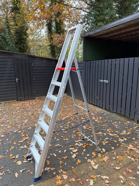 Altrex trap type Castor 7 treden nieuwprijs € 249,95, Doe-het-zelf en Verbouw, Ladders en Trappen, Zo goed als nieuw, Trap, 2 tot 4 meter