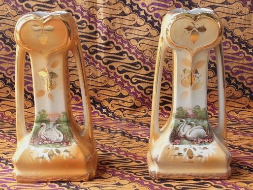 Mooi stel Art Nouveau vaasjes uit Engeland met zwanen., Antiek en Kunst, Antiek | Vazen, Ophalen of Verzenden