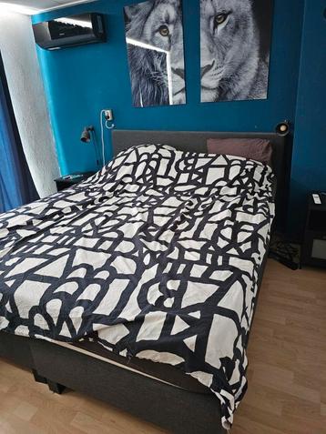 Twee persoonsbed 180x210 inclusief topper beschikbaar voor biedingen